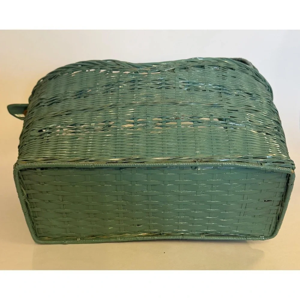 Vintage Swan Goose Oriental‎ Tassel Wicker Basket Sage Green Decor Cottagecore